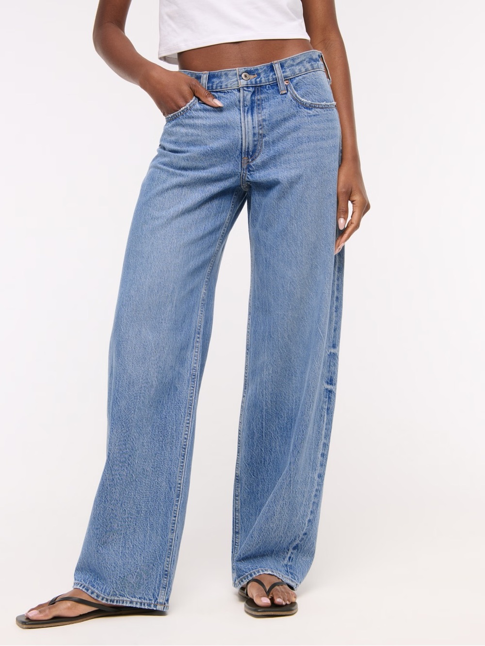 NWT Abercrombie & Fitch Low Rise Ultra Loose jeans, 30 Long, Medium wash